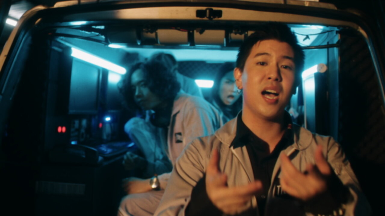 เพื่อนเล่น ไม่เล่นเพื่อน (Just Being Friendly) [feat. MILLI]
