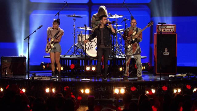 Cake By The Ocean (Live From The 2016 Radio Disney Music Awards)