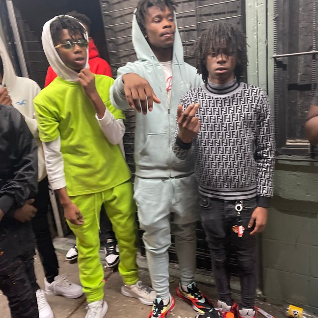LETS DO IT (feat. Lil Xhino)