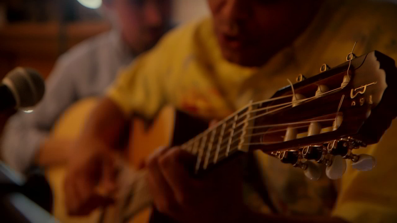 Kuwelela feat. Yami Aloelela & Vicky Marques