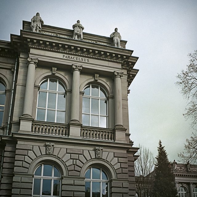 Argentoratum : eine Huldigung zu Ehren der unter dem Deutschen Kaiserreich erbauten Stadtviertel Straßburgs 1871-1918 (Un hommage en l'honneur des quartiers de Strasbourg construits sous l'Empire Allemand, 1871-1918)