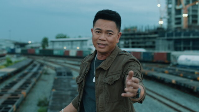 เพิ่นบ่แม่นผู้สาวเฮา