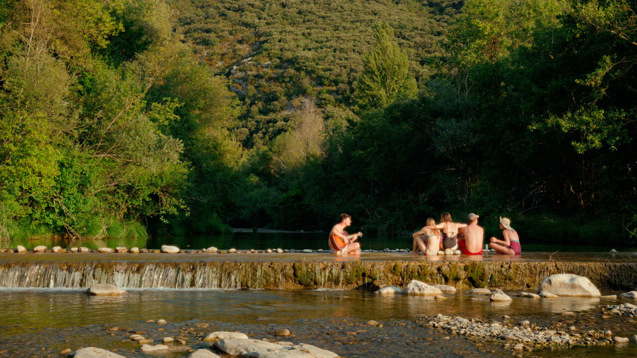 Junto a la cascada