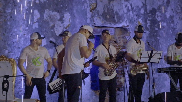 Si Te Vas Con Él En Concierto