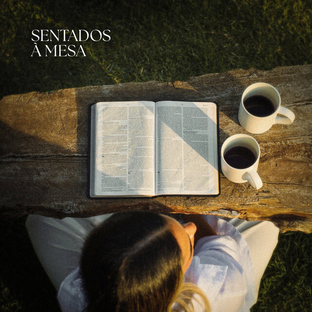 Sentados à Mesa