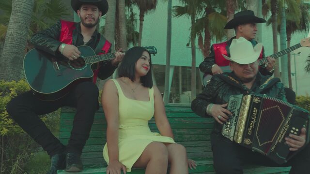 OJITOS MENTIROSOS-EL COMPA GABY Y SU RELAMPAGO SIERREÑO