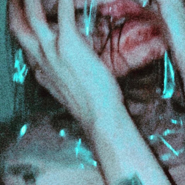 KISSING PLASTIC