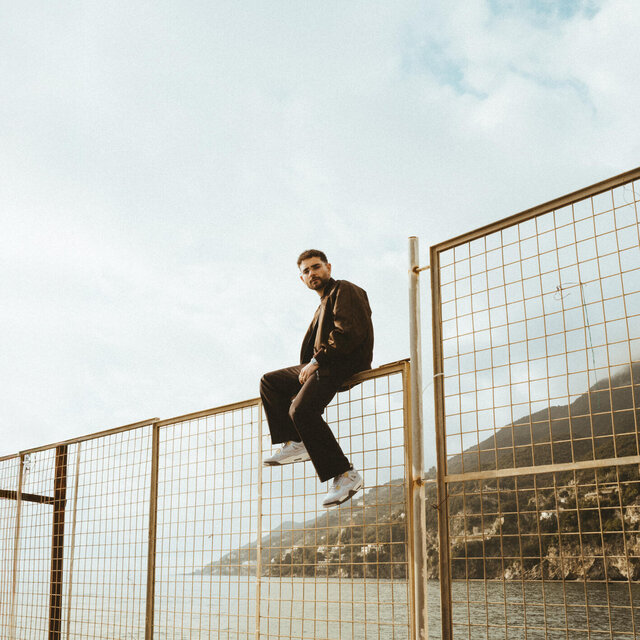 RAGAZZO DI GIÙ