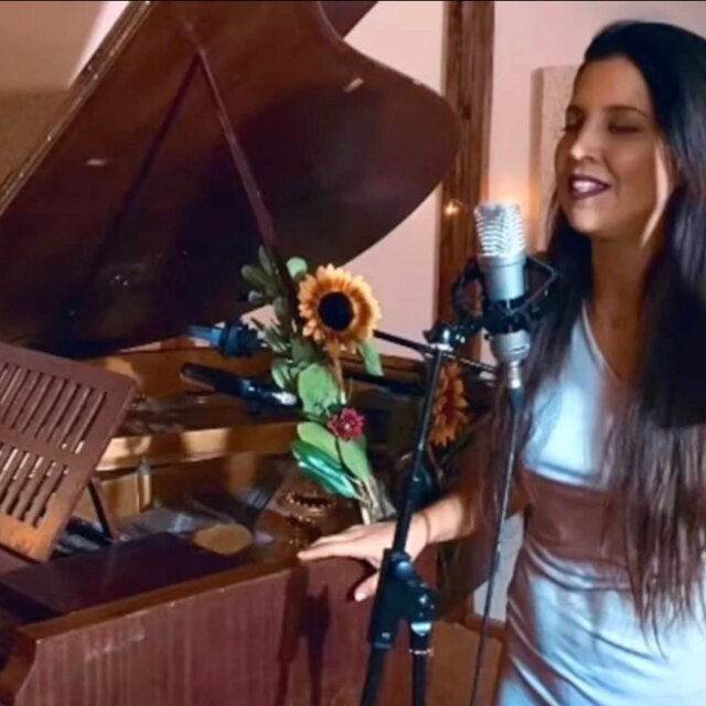 La Rosa Enflorece (צור משלו)