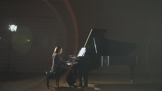 Pianist Simone Dinnerstein Plays Johann Sebastian Bach's Inventions Nos. 8 and 4