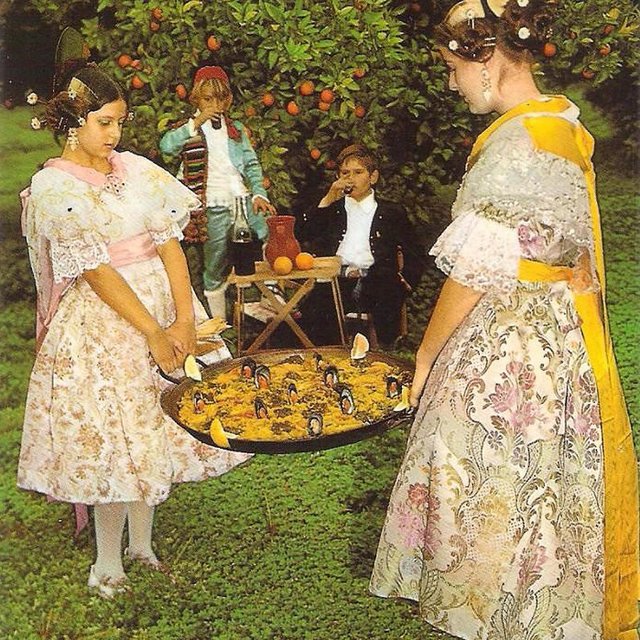 Paella en Orange County (feat. l00pdigga)