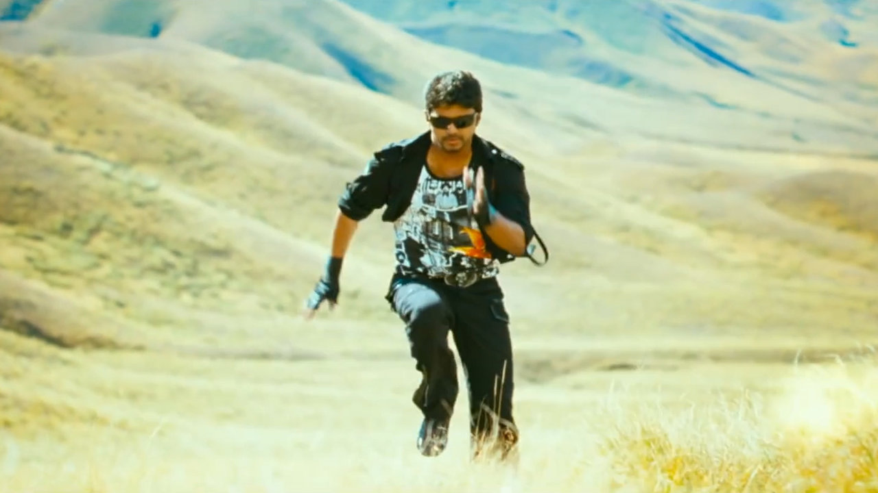 Naan Nadandhal Adhiradi (Tamil Lyric Video)