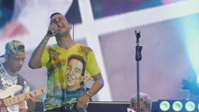 Gracias por quererla (En Vivo) (Saludos Inicio)