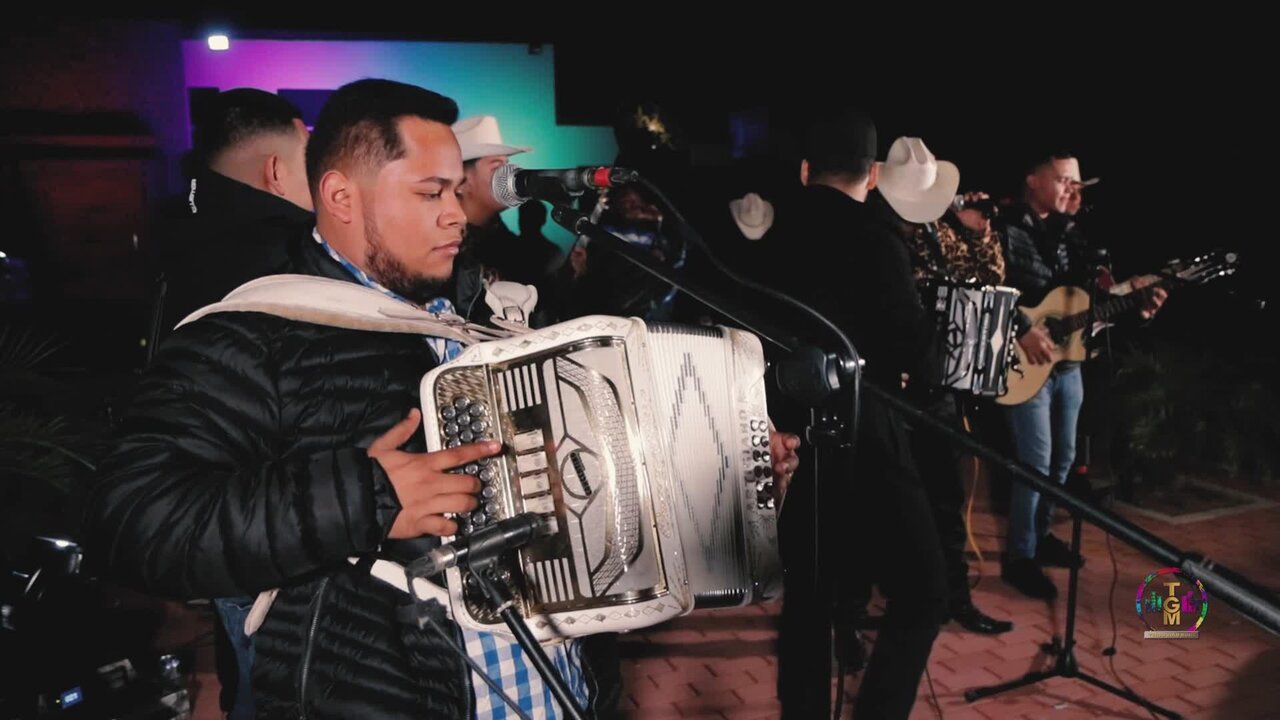 Cuadros De Adobe  (feat. Lupe Borbon Y Su Blindaje 7)