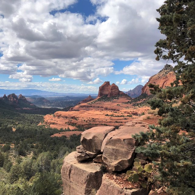 Sedona Hills (feat. Sam Nobles)