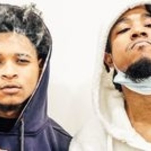 Doble Moneda (feat. Negro7Siete)