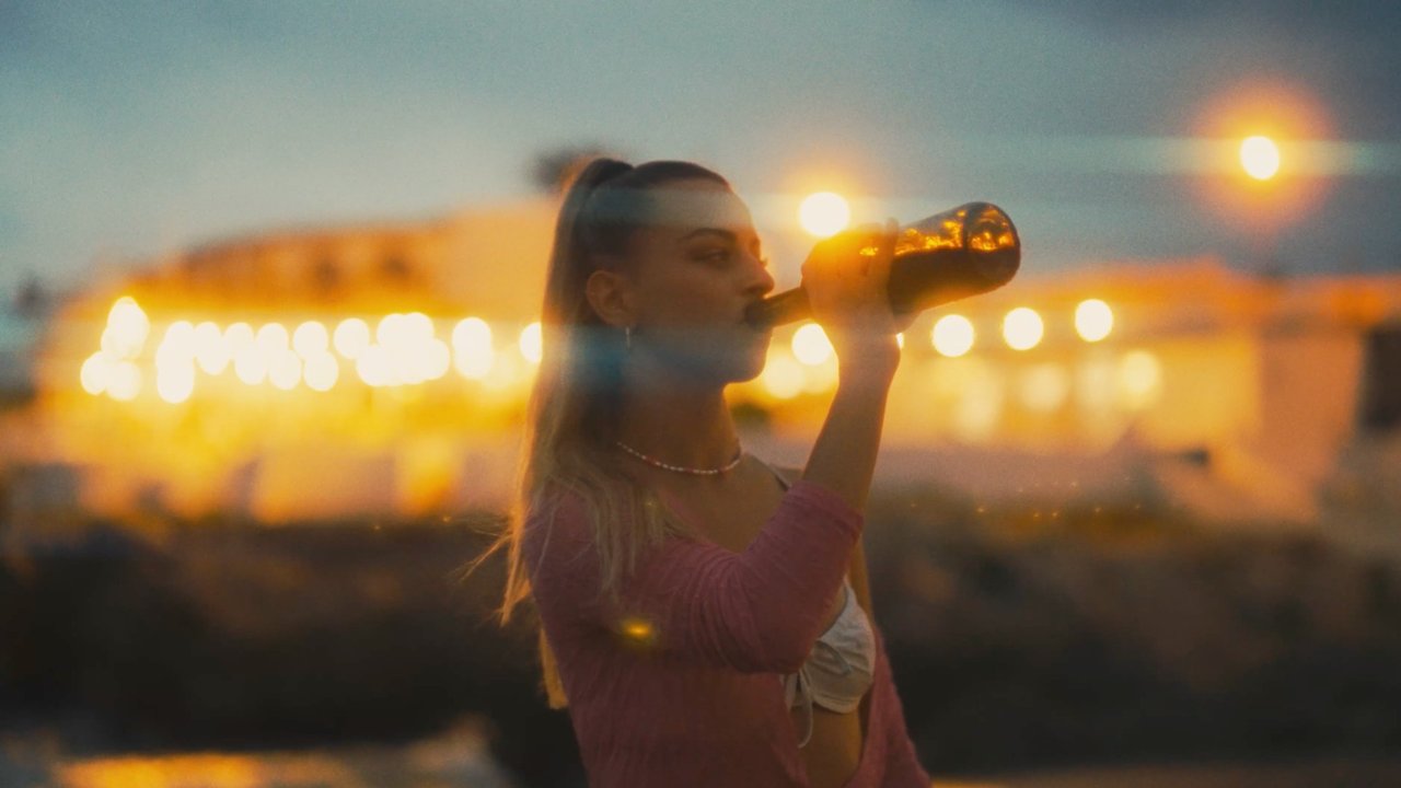 La Botella (Official Video)