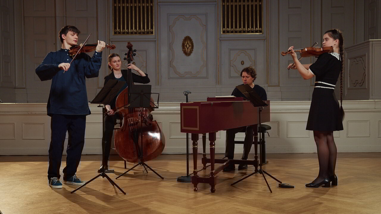 Mozart: Serenade in C Major, K. 648 "A Very Little Night Music" (Original Version for 2 Violins & Bass): IV. Polonoise "Boloneso"