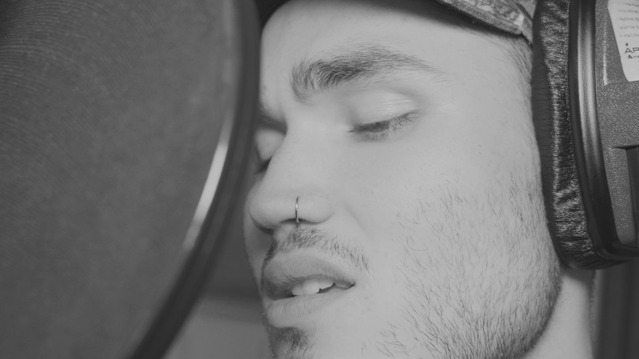 Nothing Breaks Like a Heart (Live Acoustic Version)