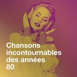 Il tape sur des bambous