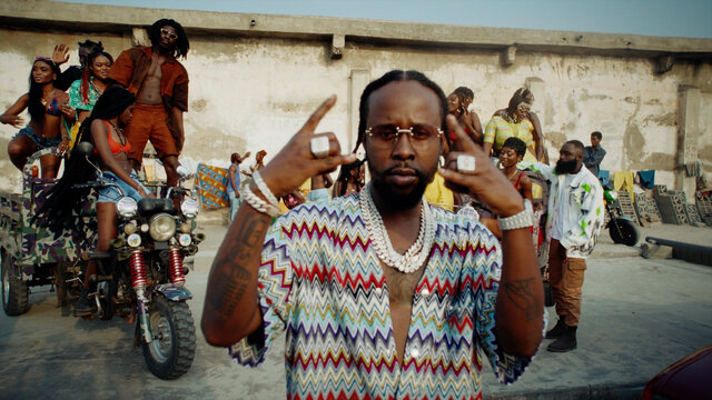 Aboboyaa (feat. Burna Boy)