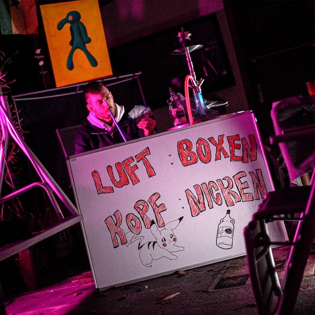 Luft: Boxen, Kopf: Nicken
