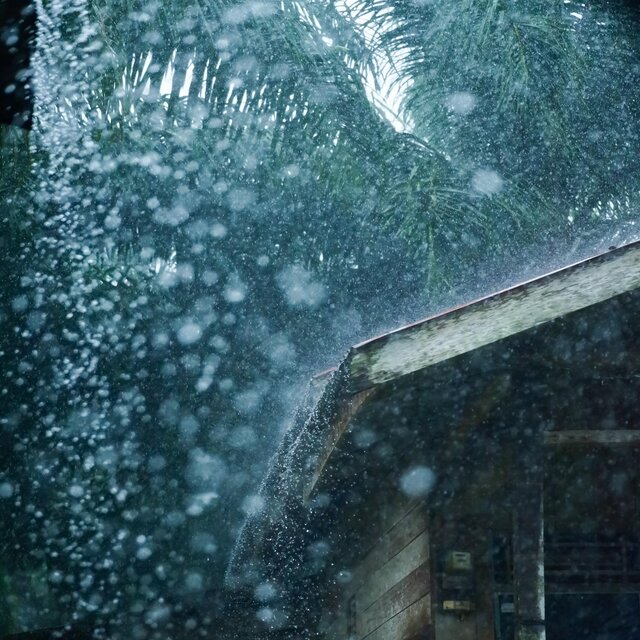 rain on roof and thunder sounds