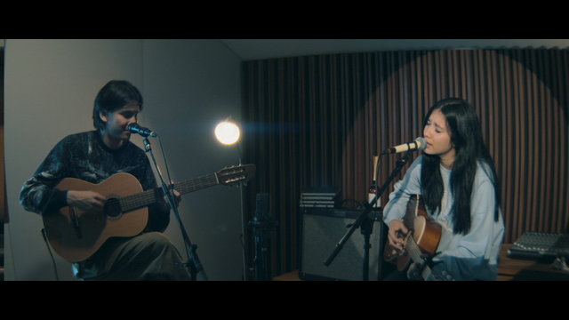 I Miss My Friends (feat. Phum Viphurit) [Performance]