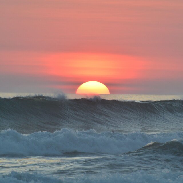 Gentle Ambient Music With Ocean Waves For Mindfulness And Restful Sleep