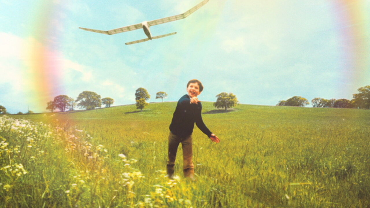 Cold Shoulder (Visualiser Video)