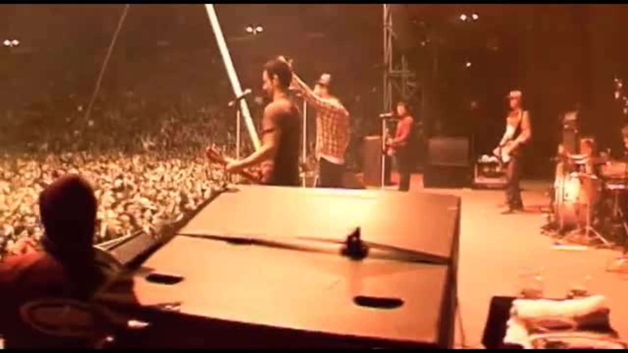 Hand in Hand (Live)