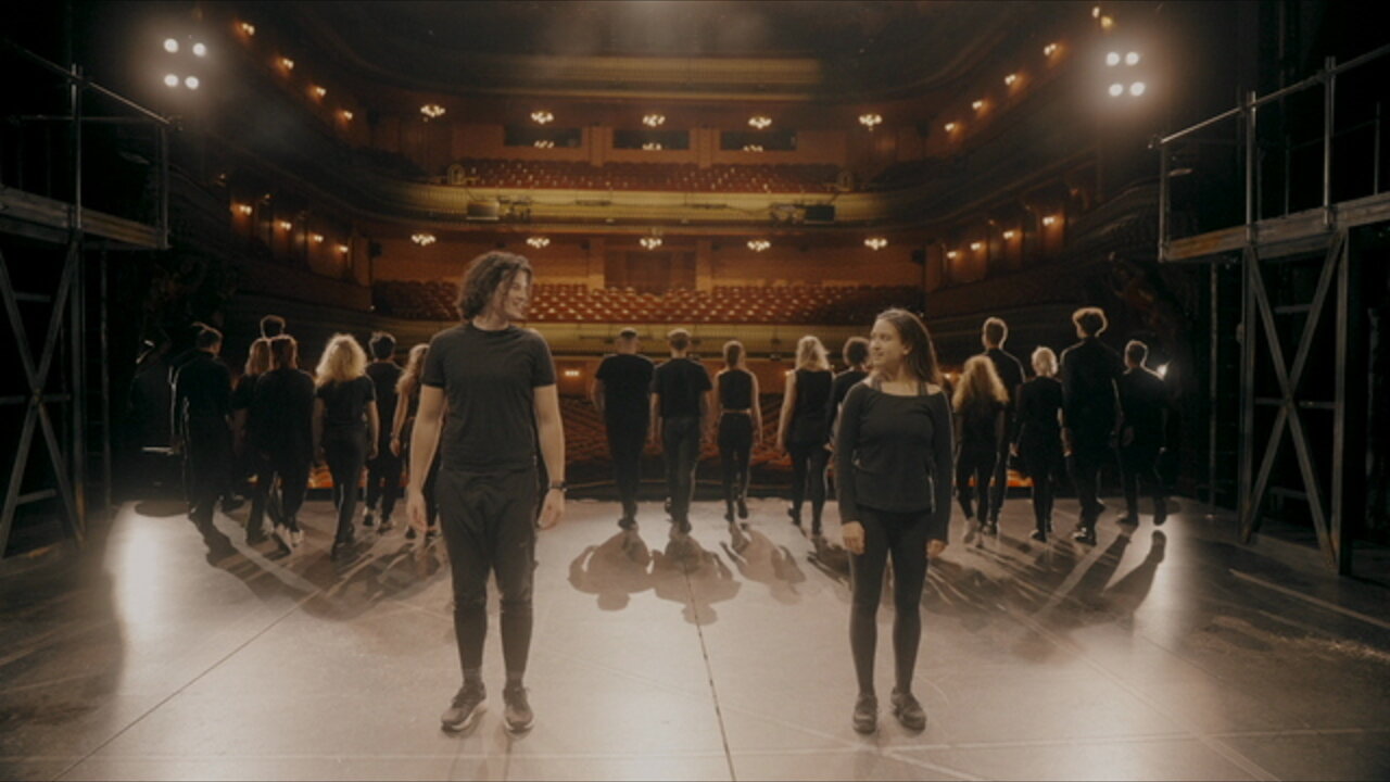Liebe ist alles (feat. Anthony Curtis Kirby, Steffi Irmen, Yasmina Hempel & Paul Csitkovics)