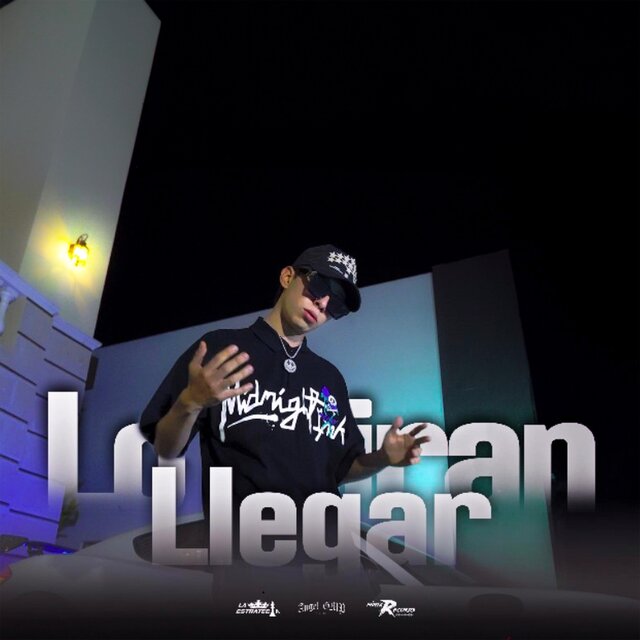 Lo miran llegar (en vivo)