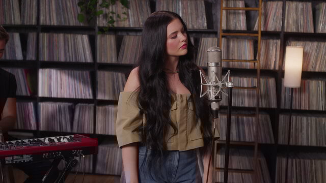 Bigger Person (Mirror Acoustic Session)