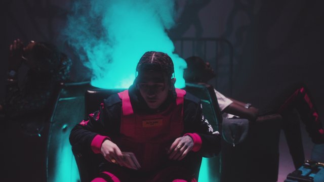 Night (feat. Mayo & Guy2Bezbar) (Clip officiel)