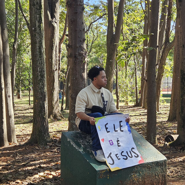 Ele É Jesus