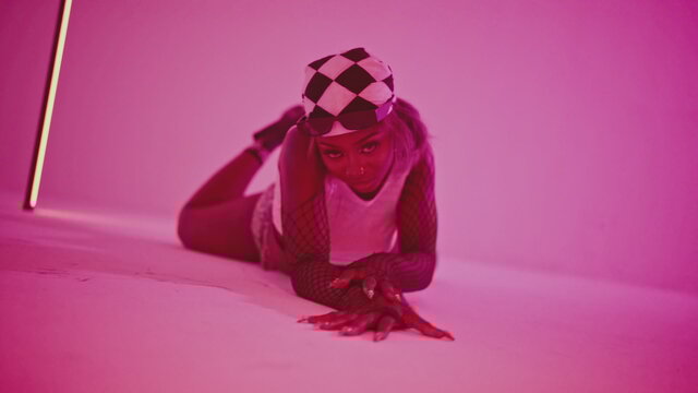 Auto (Lyrics video)