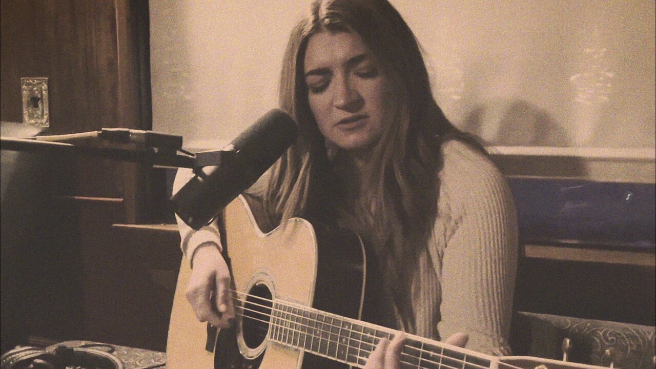 covers "Landslide" on a Train
