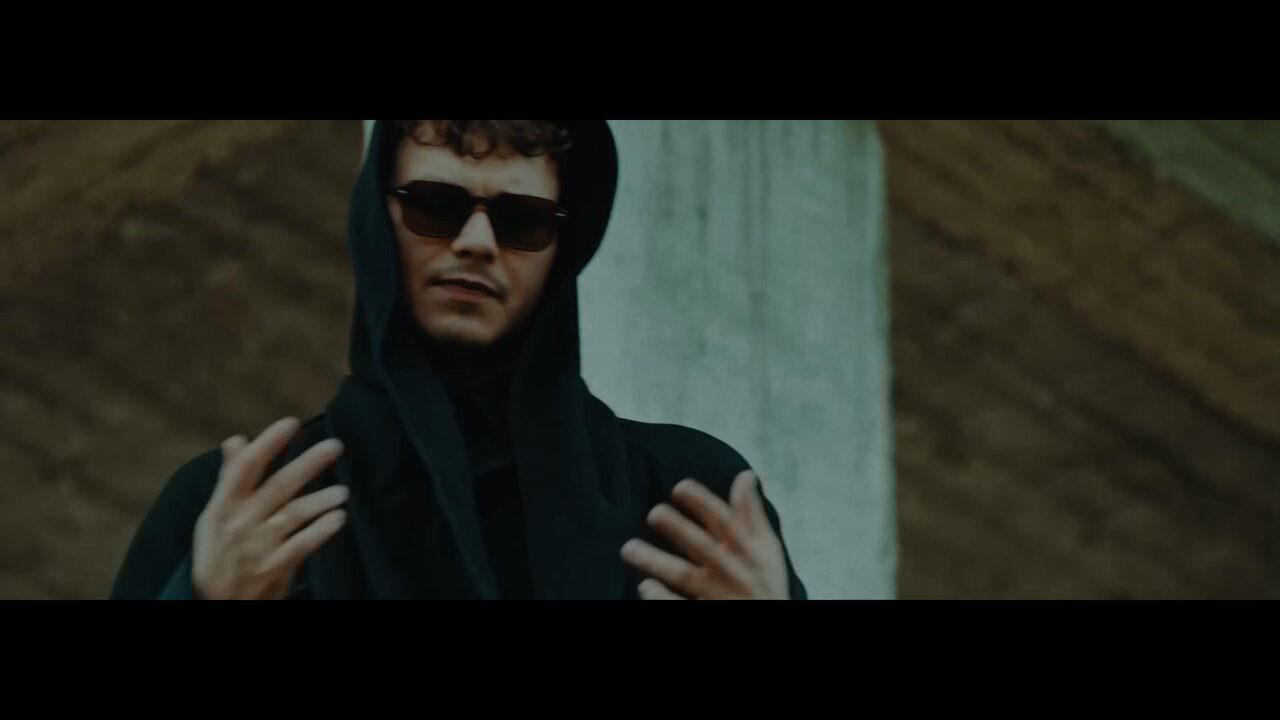 cały w kawałkach (Official Video)
