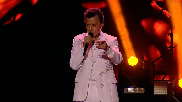 Lo Mismo Que a Usted (En Vivo Estadio Luna Park) (Official Video)