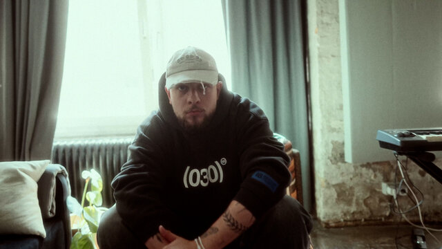 Besser du hasst mich (Official Visualizer)