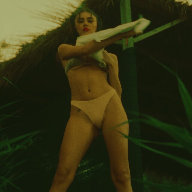 E Complicat (feat. Dayana)