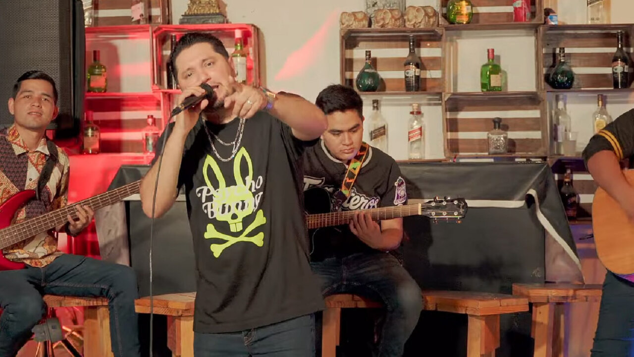 + Moda - Amor (En Vivo)