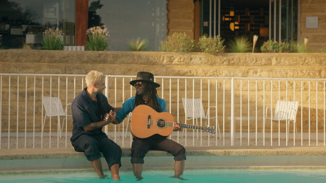 A la faveur de l'automne (Clip officiel)
