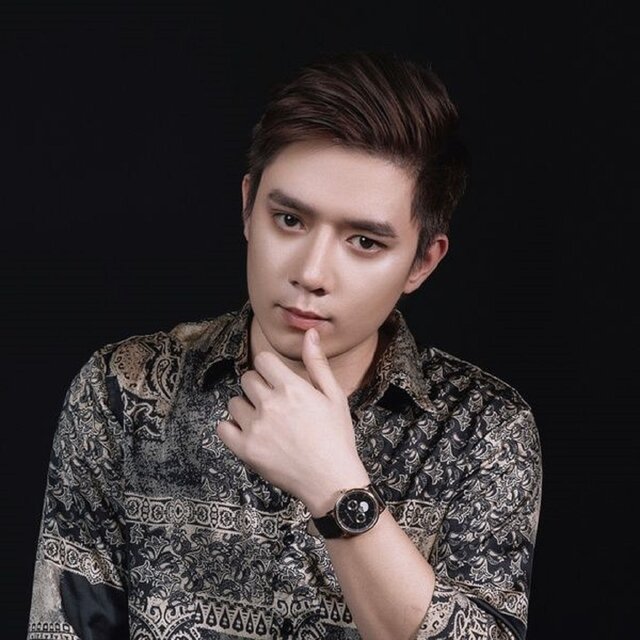 Đau Bởi Vì Ai