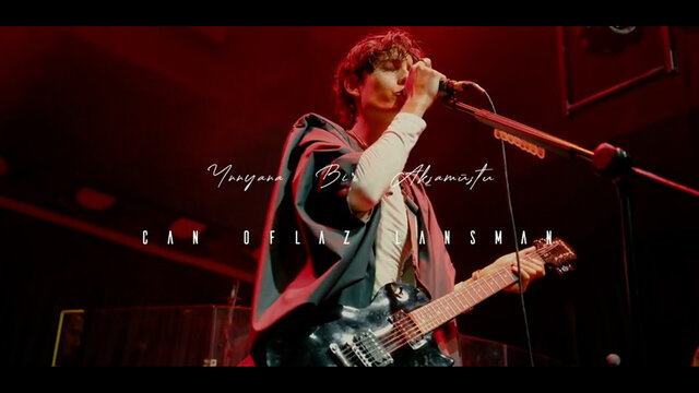 YANYANA BIR AKSAMUSTU (Live)