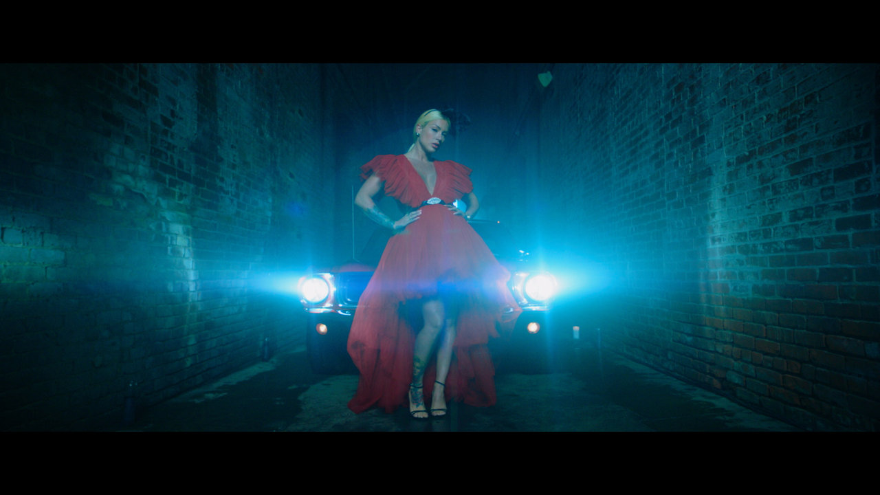 Bombón (Official Video)