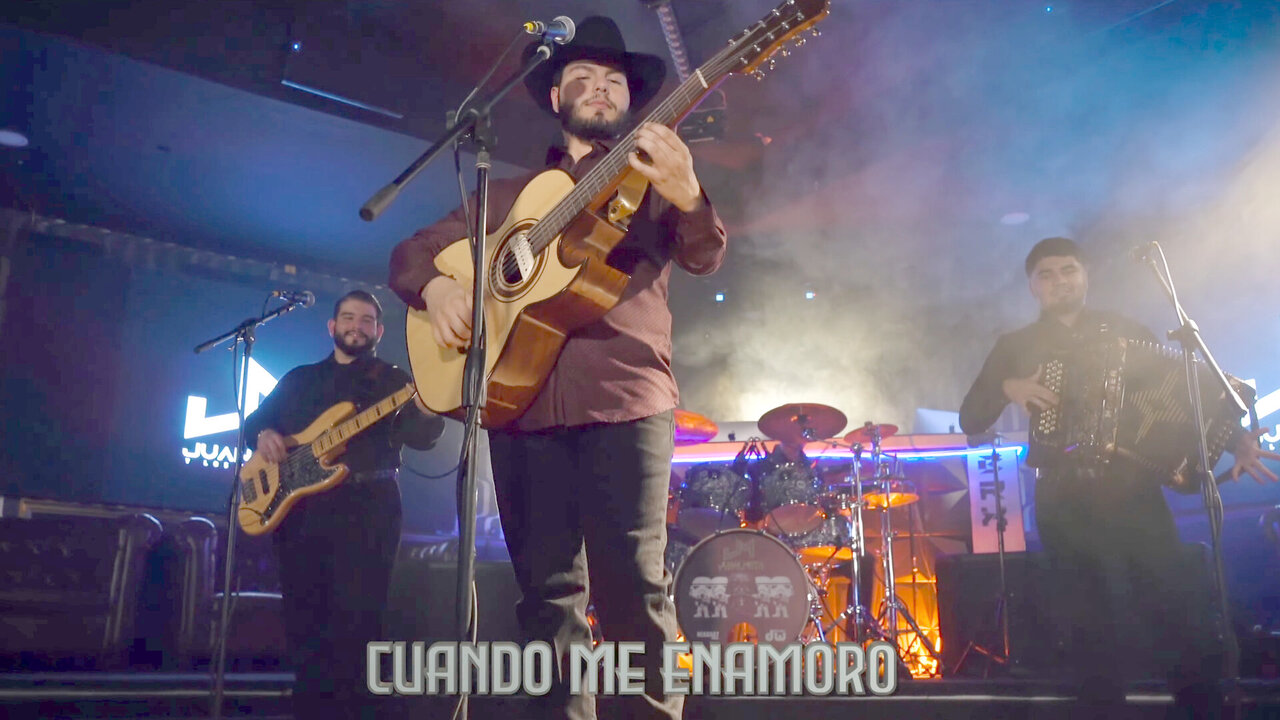 Cuando Me Enamoro (En Vivo)