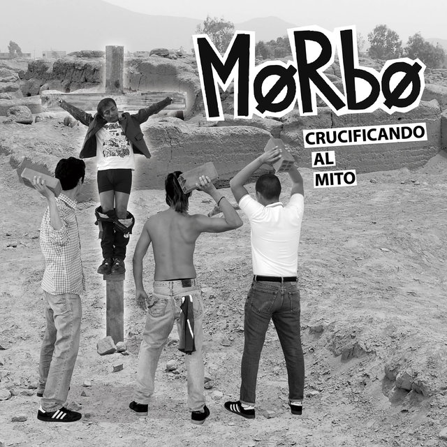 Crucificando al Mito
