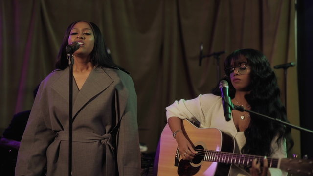 Girl Like Me (feat. H.E.R.) (Live From the Tiny Desk Home Concert)